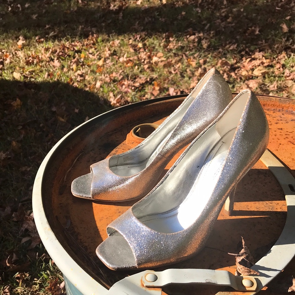 Silver BCBG Pumps Peep Toes